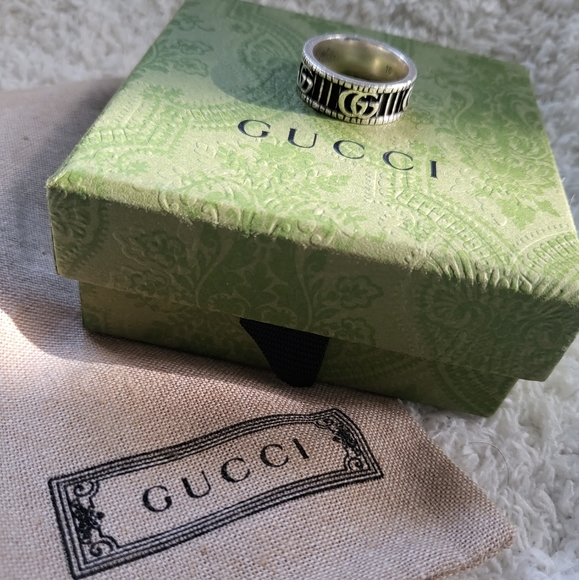 Gucci Silver Double GG Aged Finish Ring - Picture 1 of 9